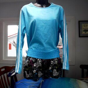 Just in time for Spring Peace & Love Running outfit size US L